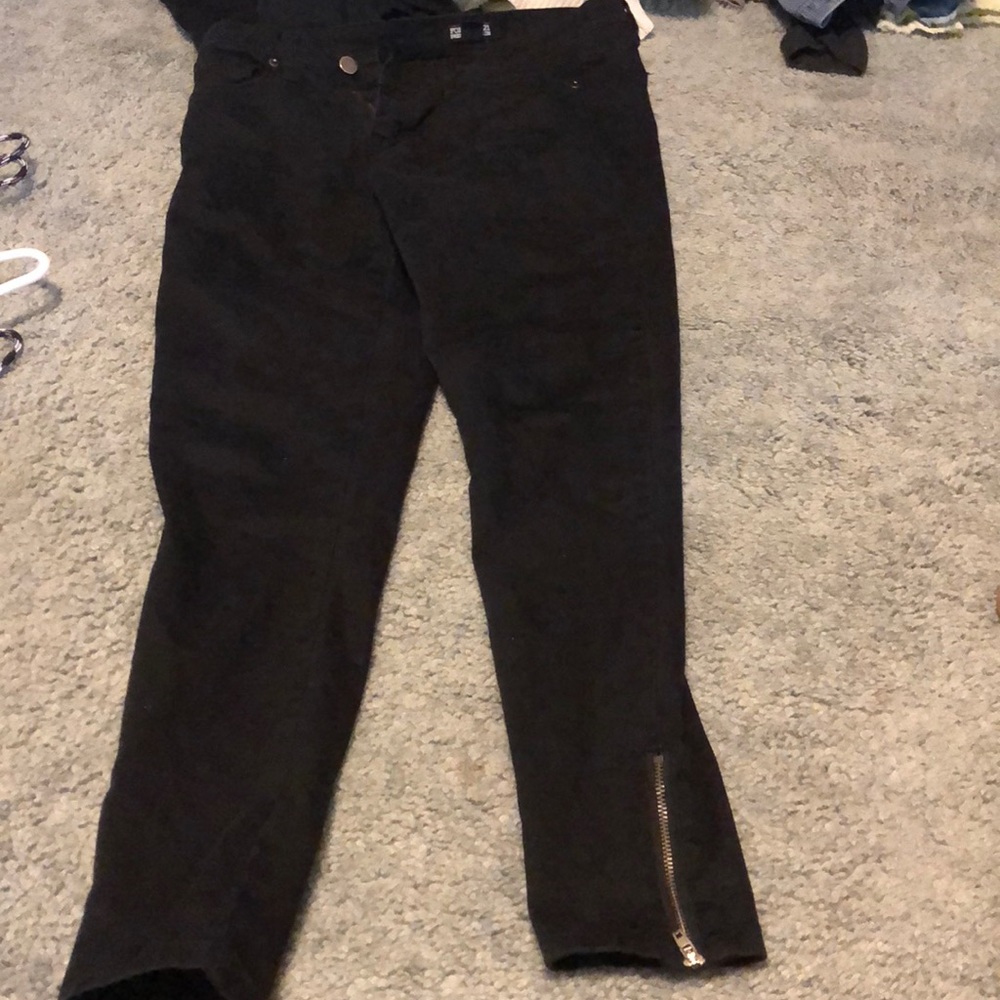Black skinny jeans